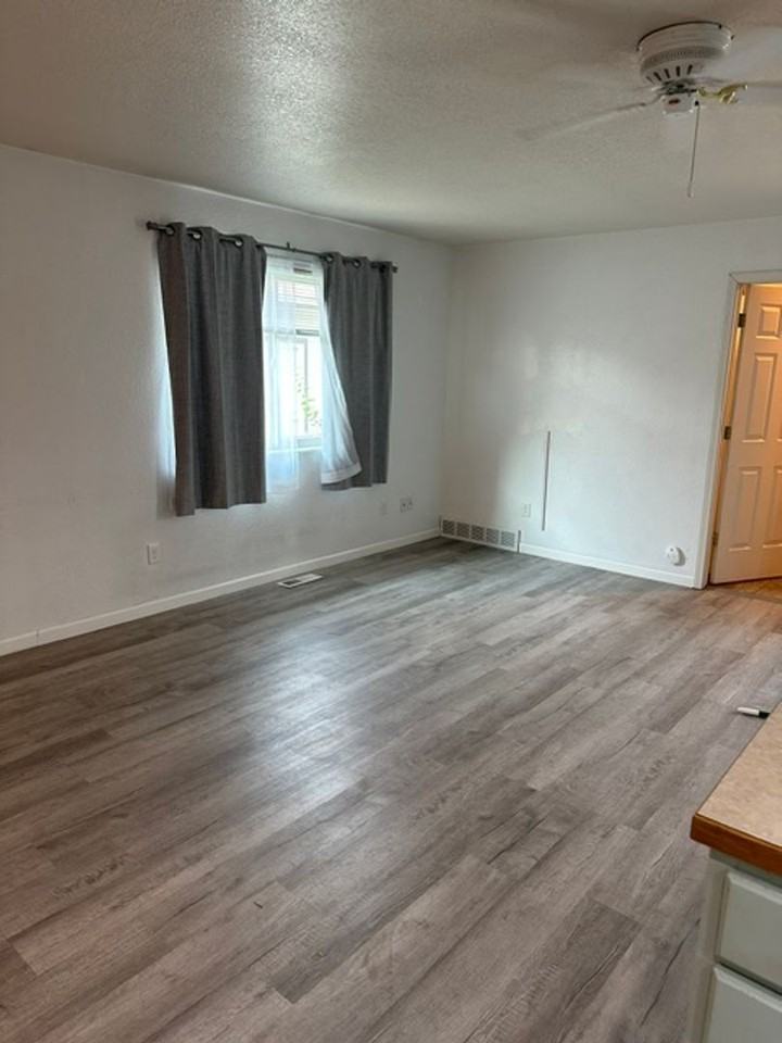 2302 Leo Ave - Photo 3 of 11