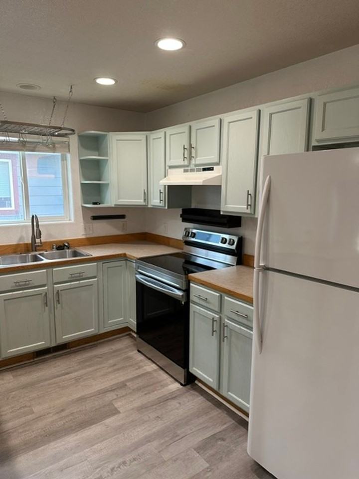 2302 Leo Ave - Photo 4 of 11