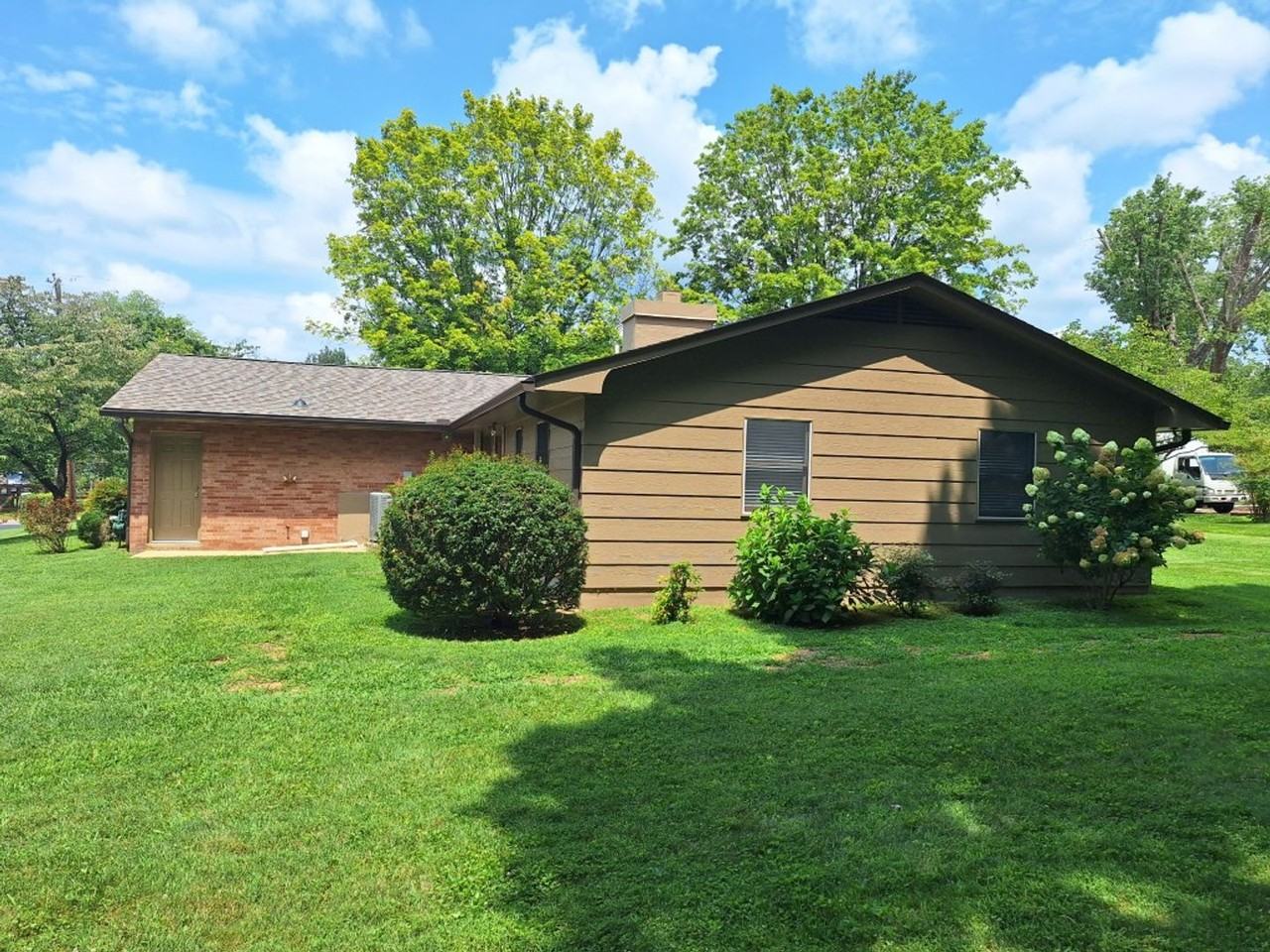 6826 Dorchester Dr - Photo 6 of 50