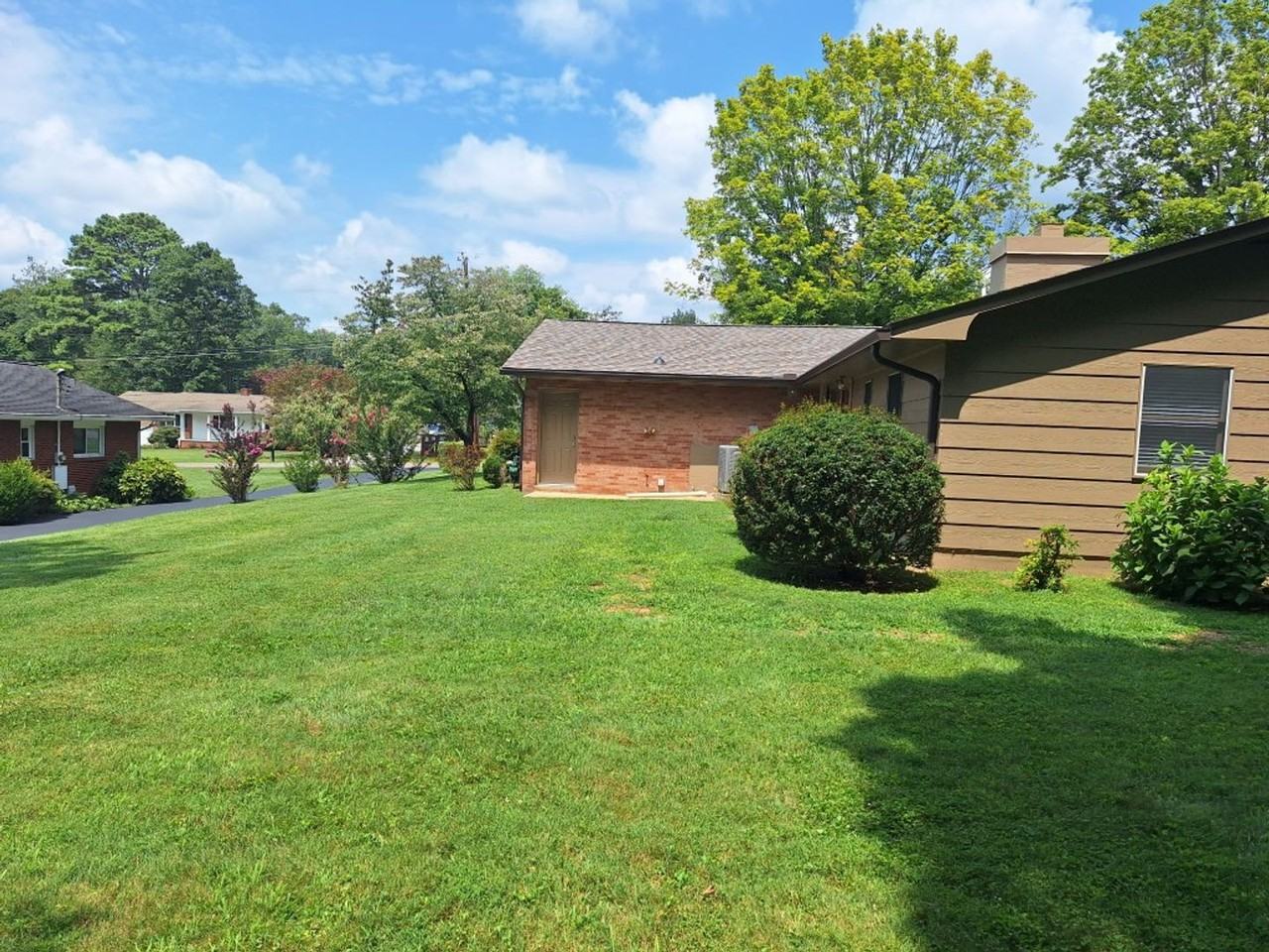 6826 Dorchester Dr - Photo 7 of 50