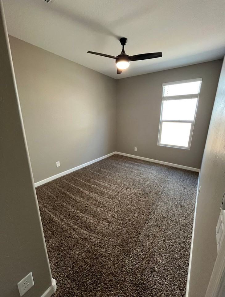 8530 W Millerton Way - Photo 7 of 33