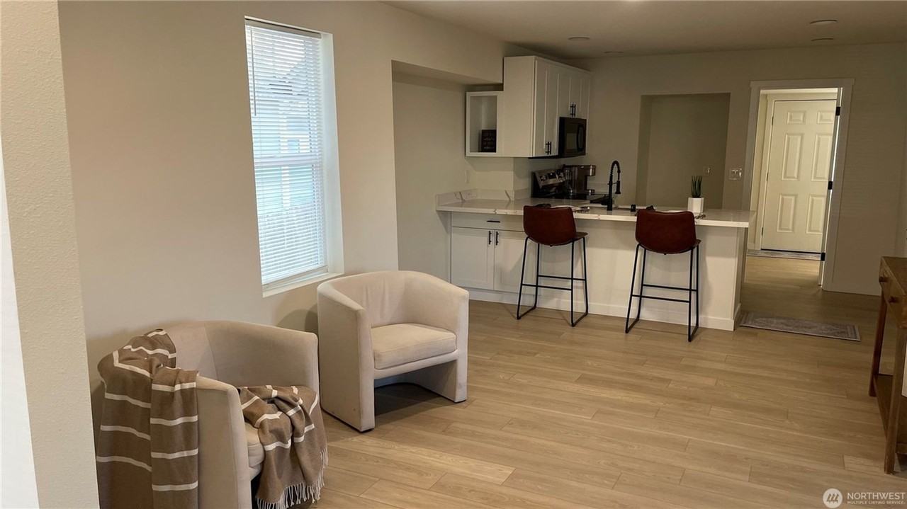 8518 9th Avenue Ct E - Photo 2 of 15