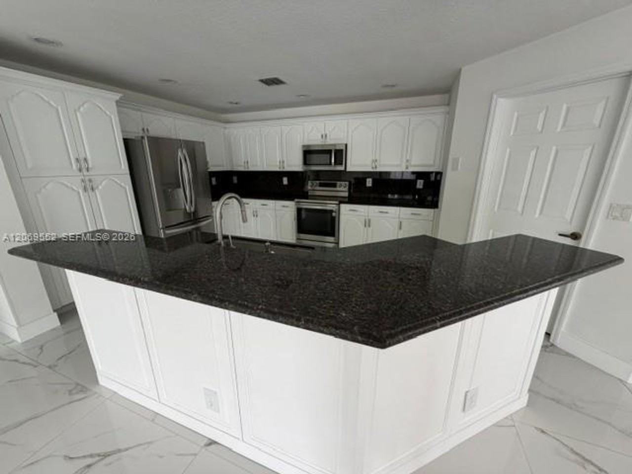 16286 Erie Pl - Photo 2 of 18