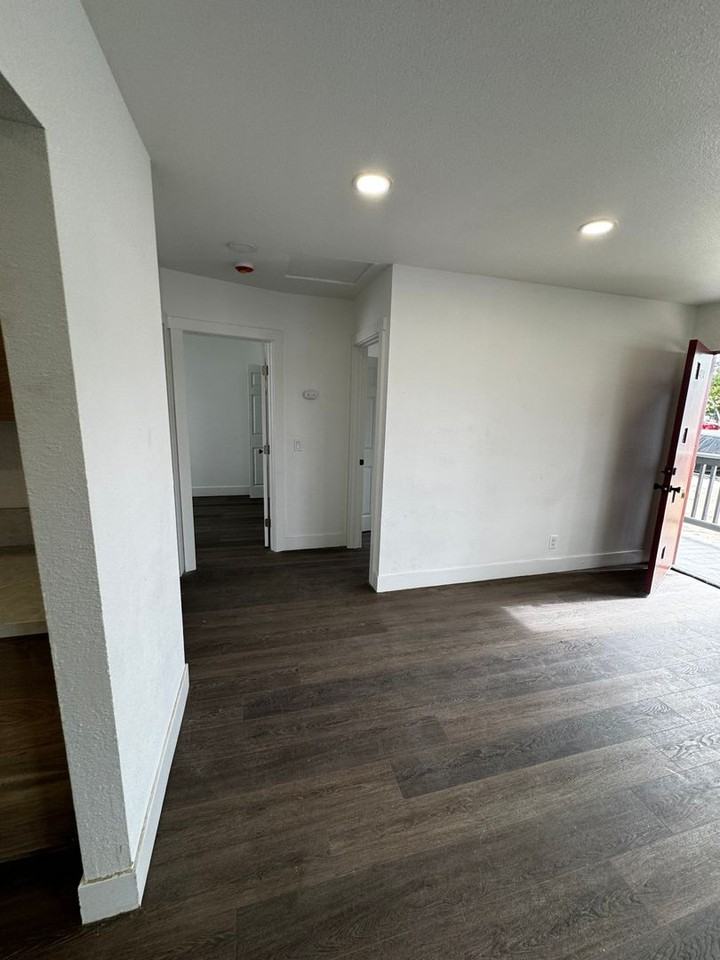 4114 46th St - Photo 4 of 9