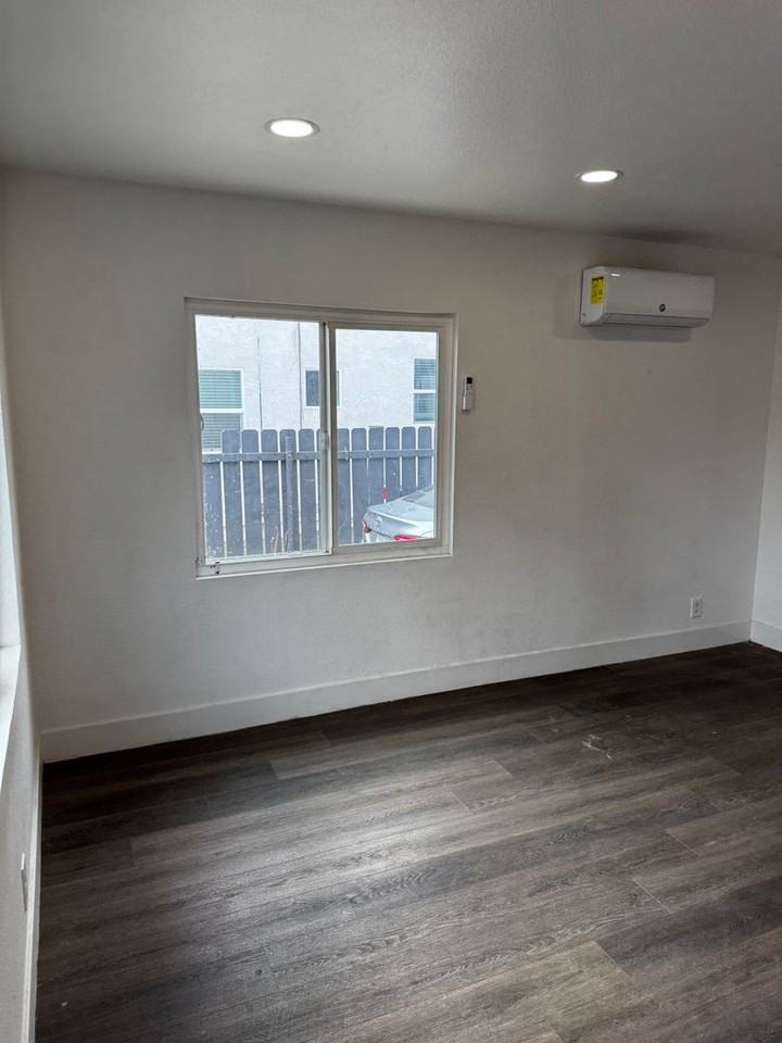 4114 46th St - Photo 5 of 9