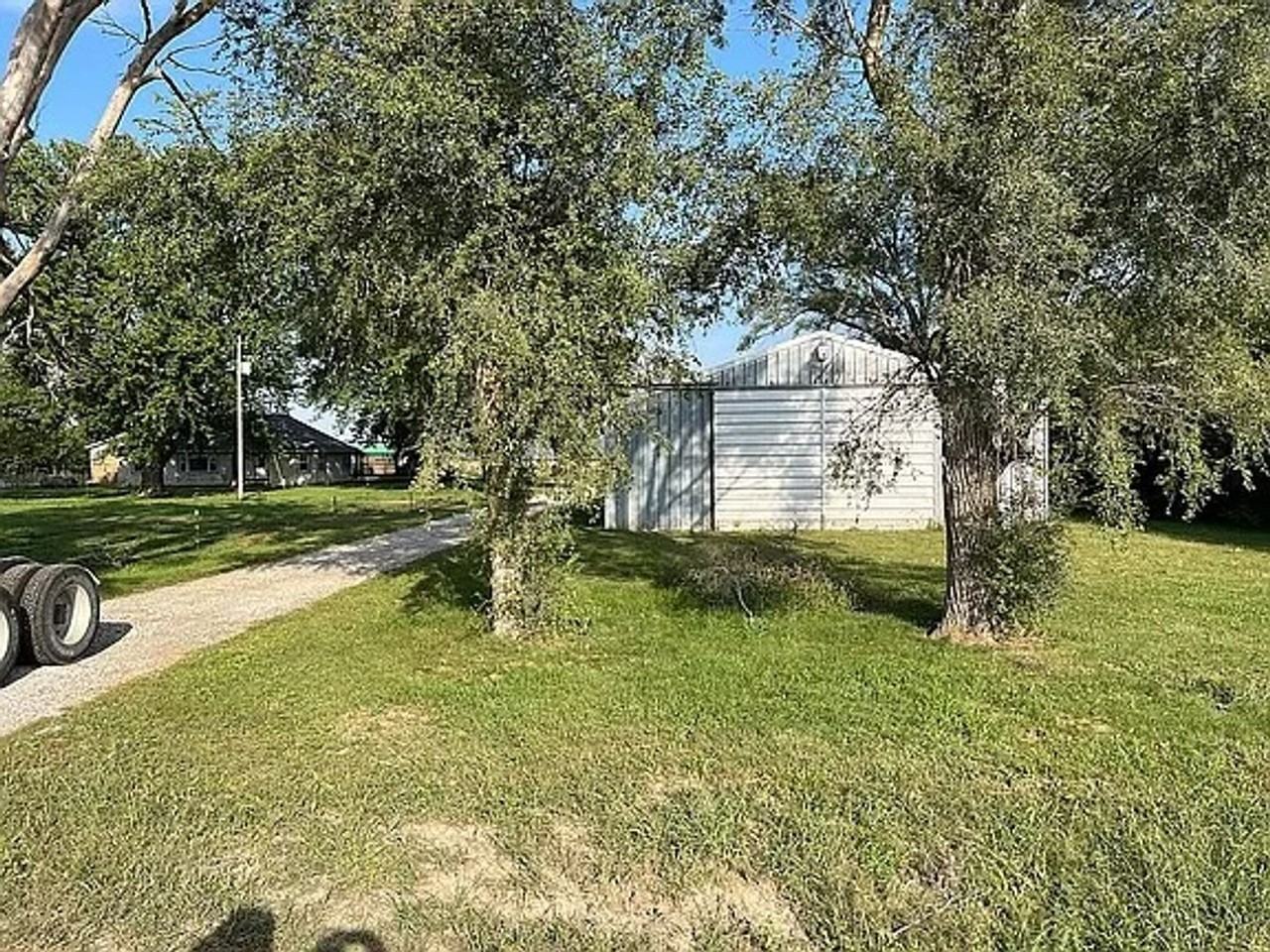 3006 250th Ave - Photo 3 of 13