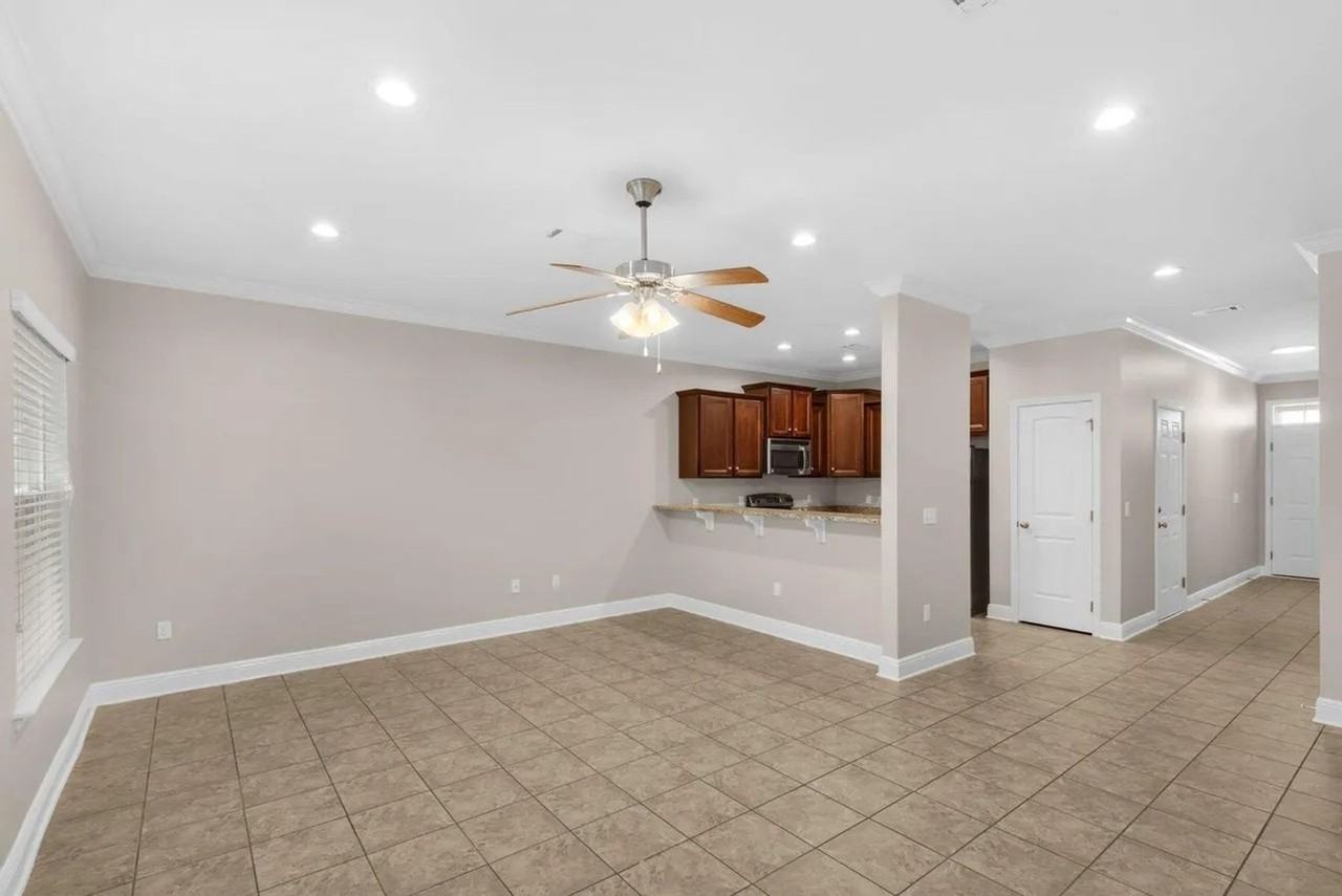 17 W Shady Oaks Ln - Photo 4 of 32