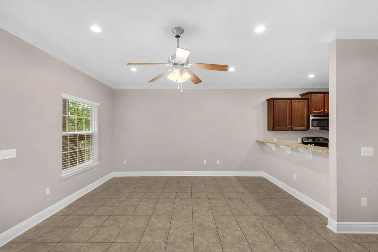 17 W Shady Oaks Ln - Photo 5 of 32