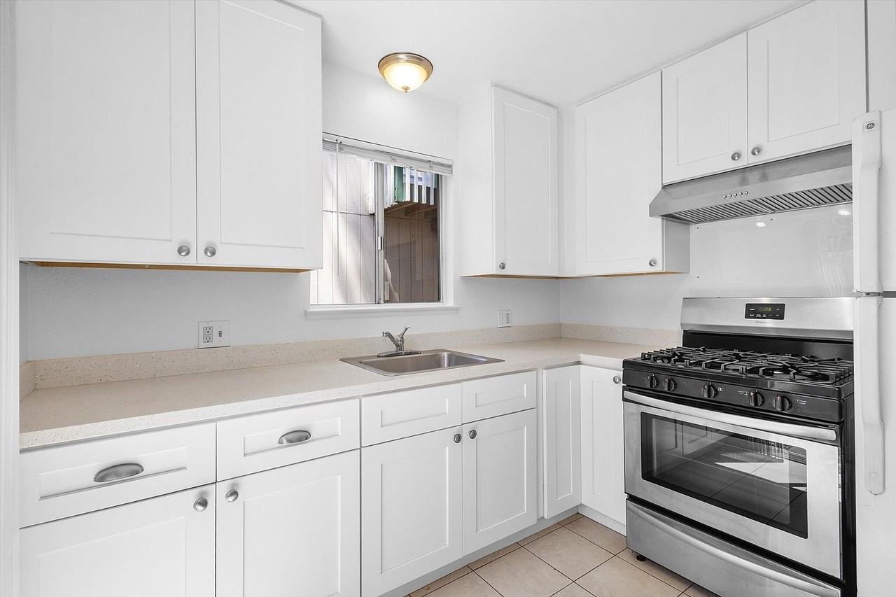 1530 Stanton St #C - Photo 6 of 12