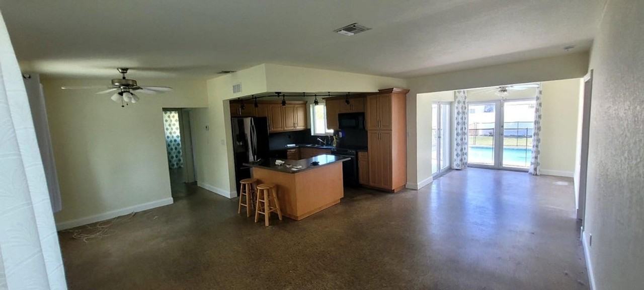 4330 Sw 10th St - Photo 3 of 10