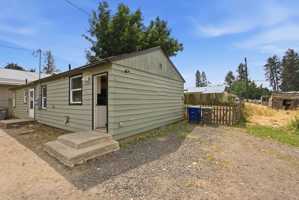 featured image of 321 E Grace St