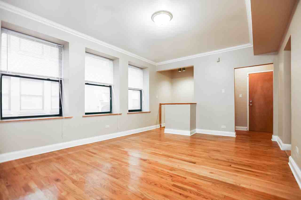 7211 S Yates Blvd - Photo 2 of 15