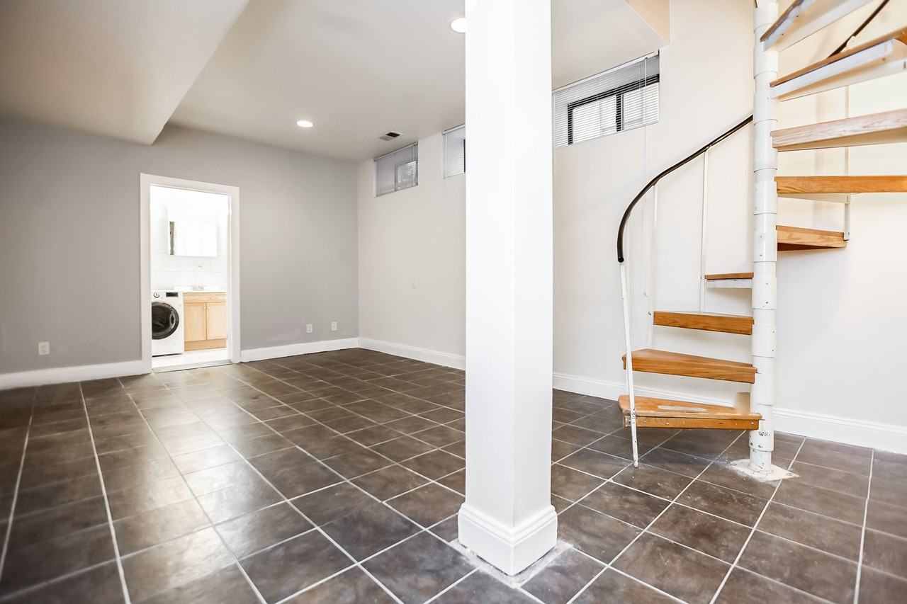 7211 S Yates Blvd - Photo 3 of 15