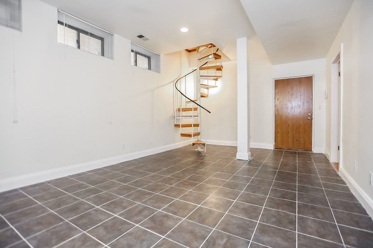 7211 S Yates Blvd - Photo 4 of 15