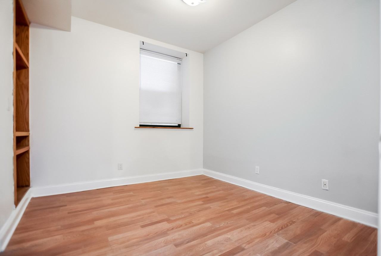 7211 S Yates Blvd - Photo 5 of 15