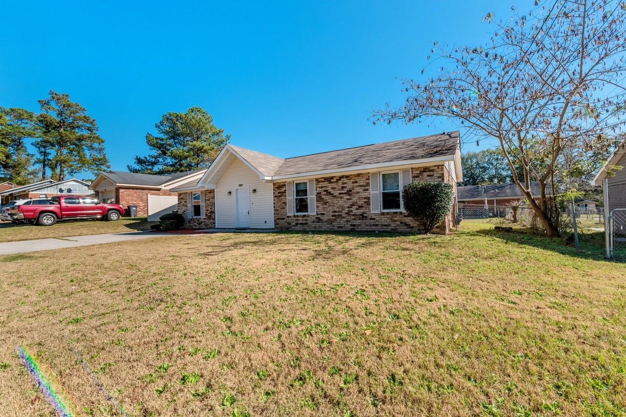 2937 Dahlia Dr - Photo 3 of 36
