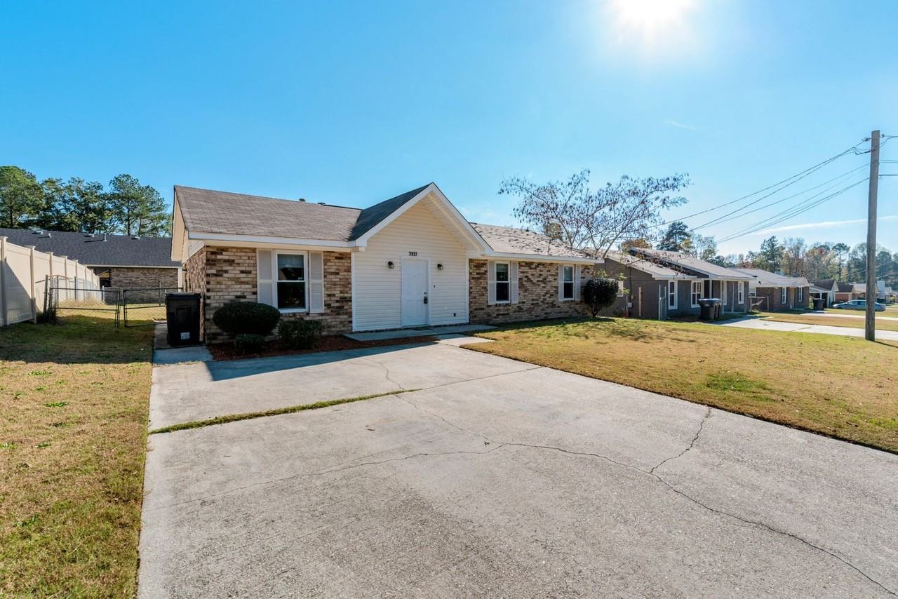 2937 Dahlia Dr - Photo 4 of 36