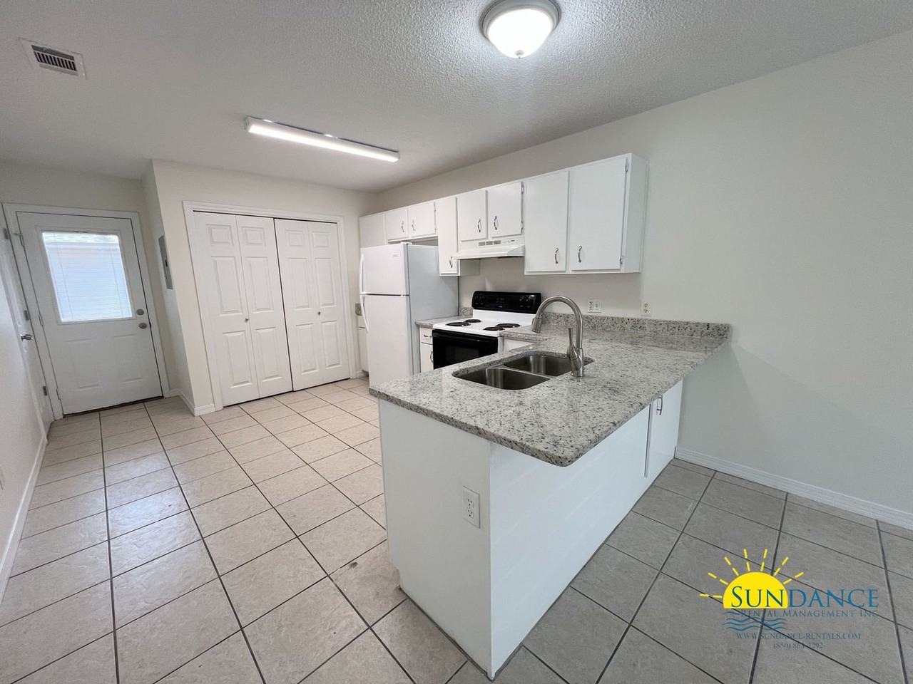 237 Lindberg St - Photo 3 of 12