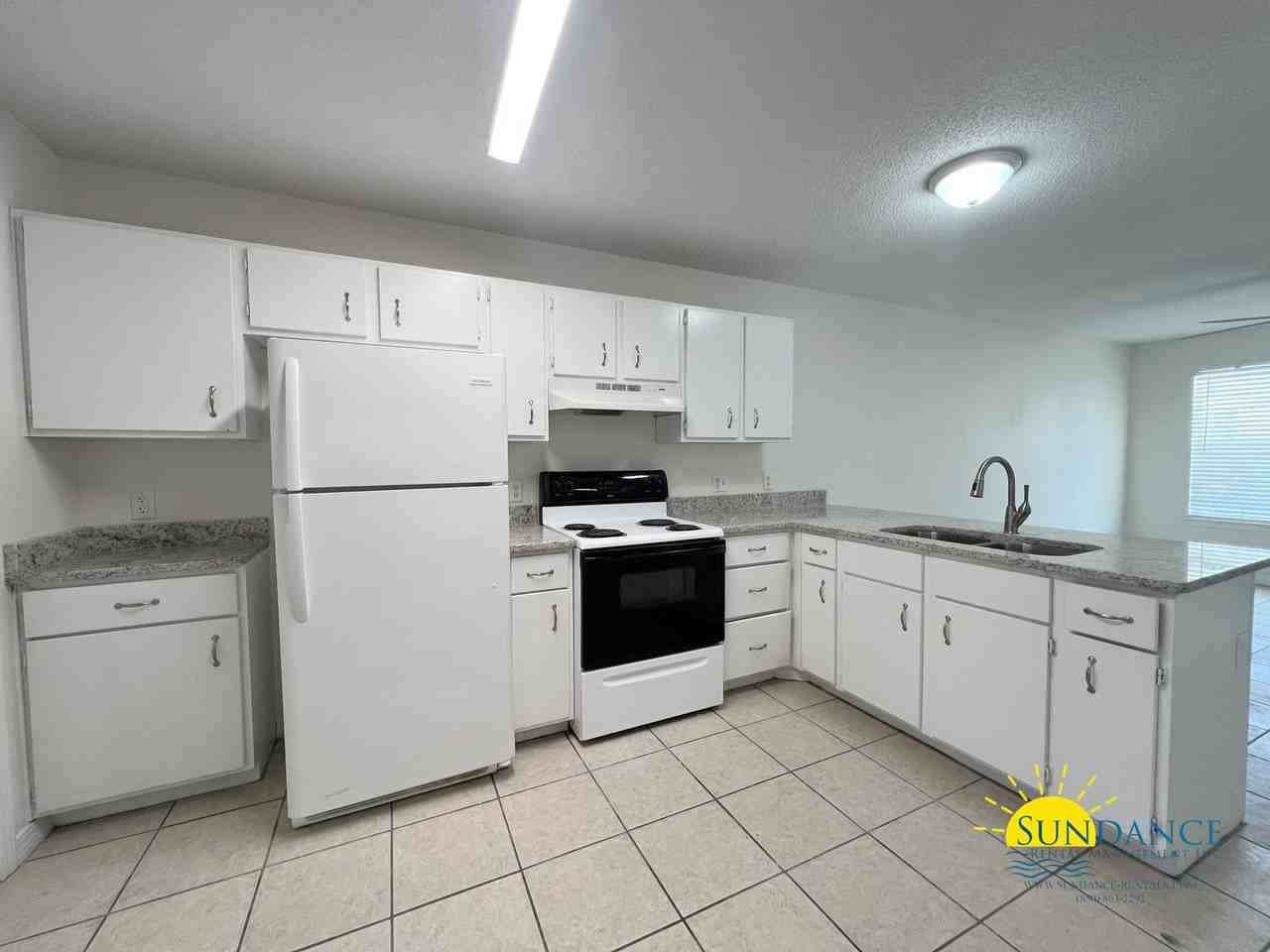 237 Lindberg St - Photo 4 of 12