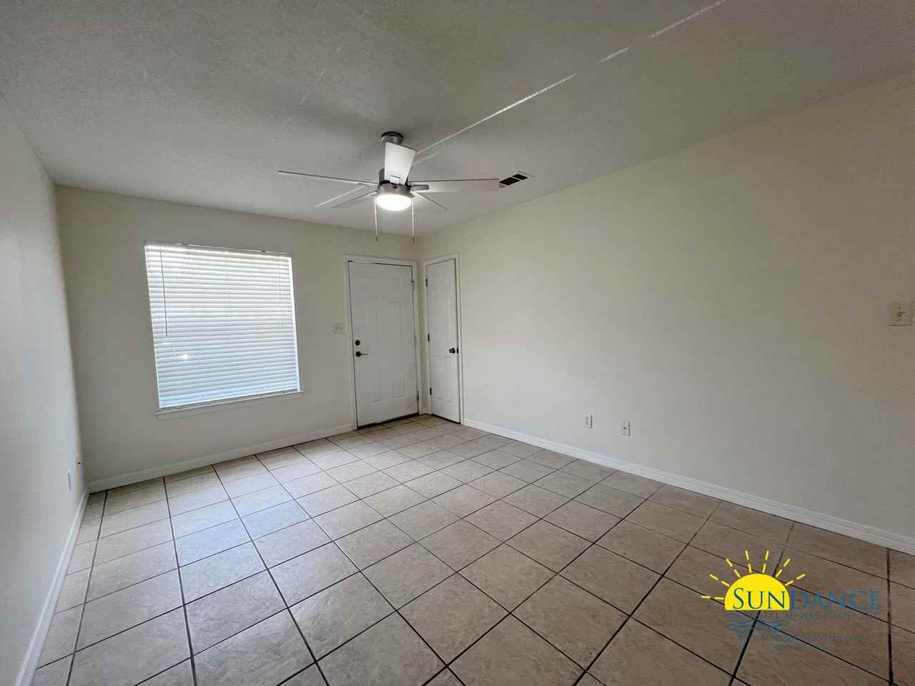 237 Lindberg St - Photo 5 of 12