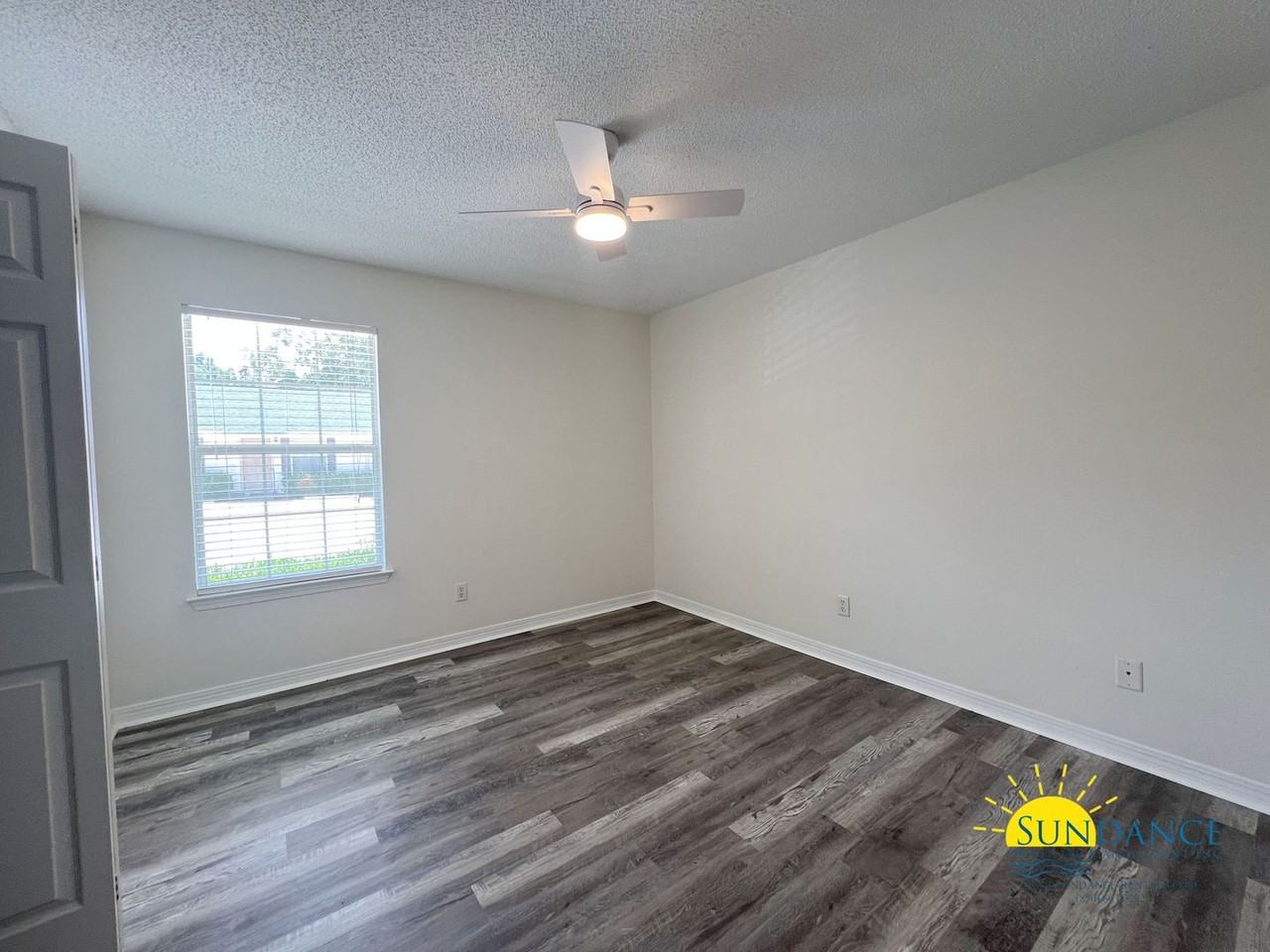 237 Lindberg St - Photo 6 of 12