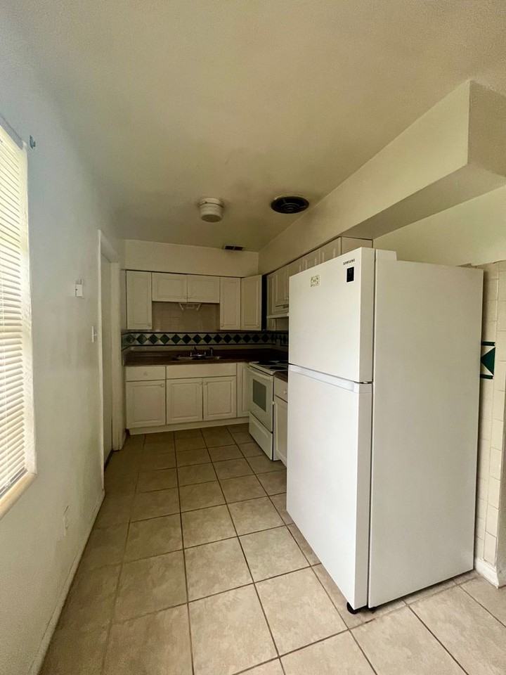 4208 Robbins Ave - Photo 3 of 9