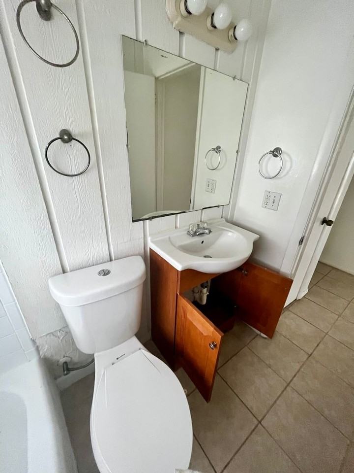 4208 Robbins Ave - Photo 4 of 9