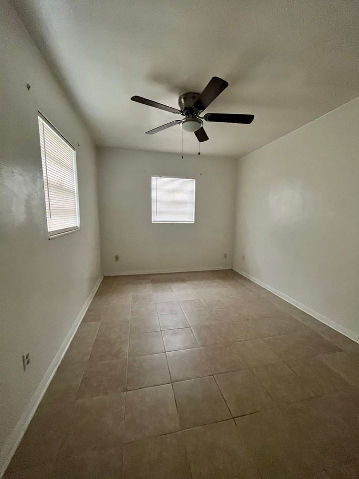 4208 Robbins Ave - Photo 7 of 9