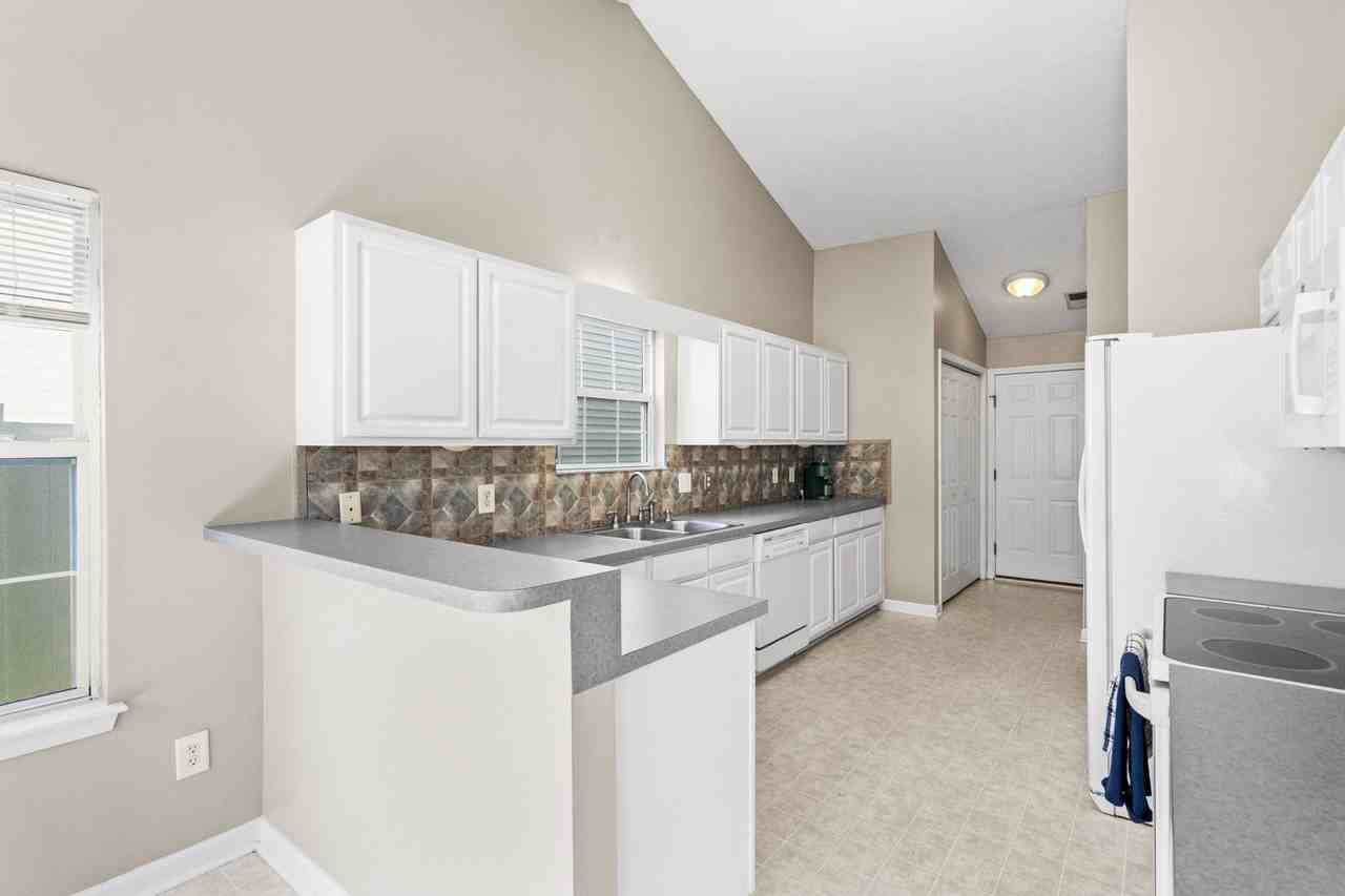 4681 Southgate Pkwy - Photo 3 of 25