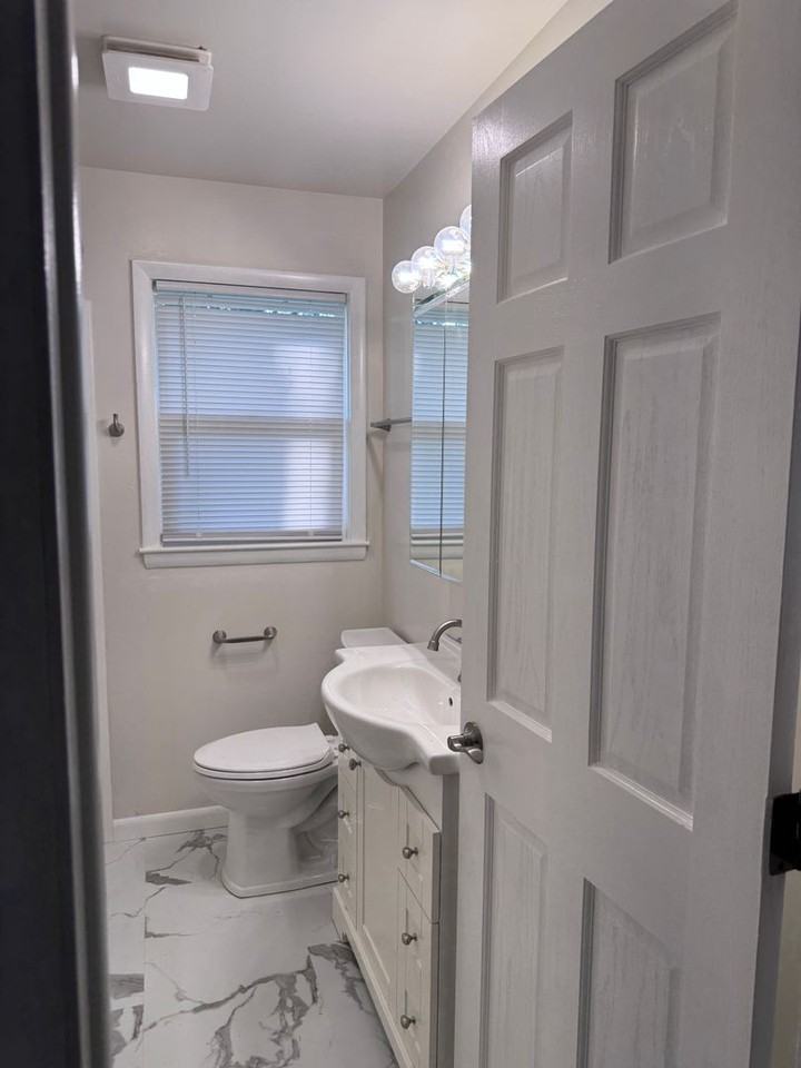 707 S Rustic Rd - Photo 7 of 9
