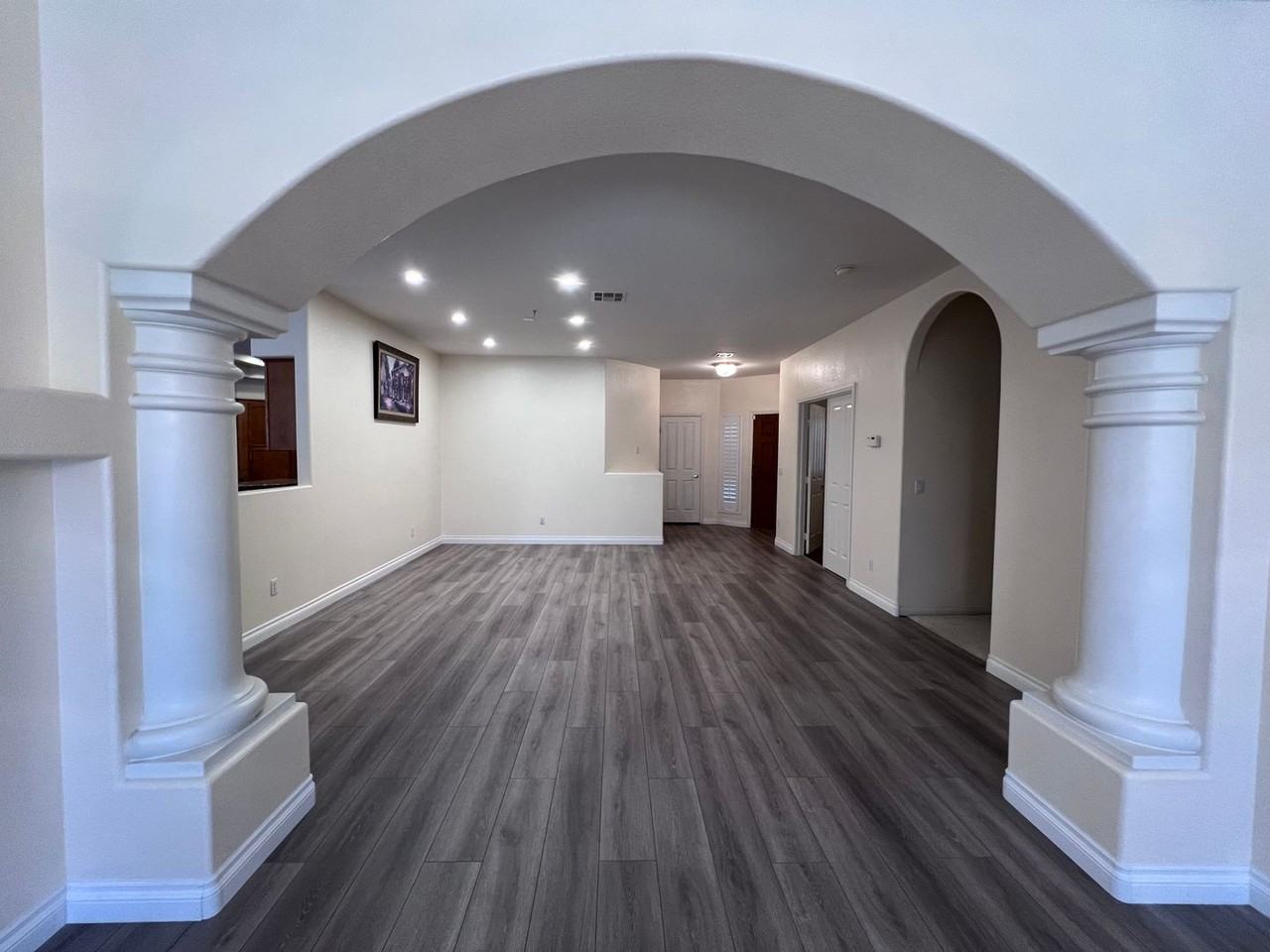 678 Kentons Run Ave - Photo 4 of 39