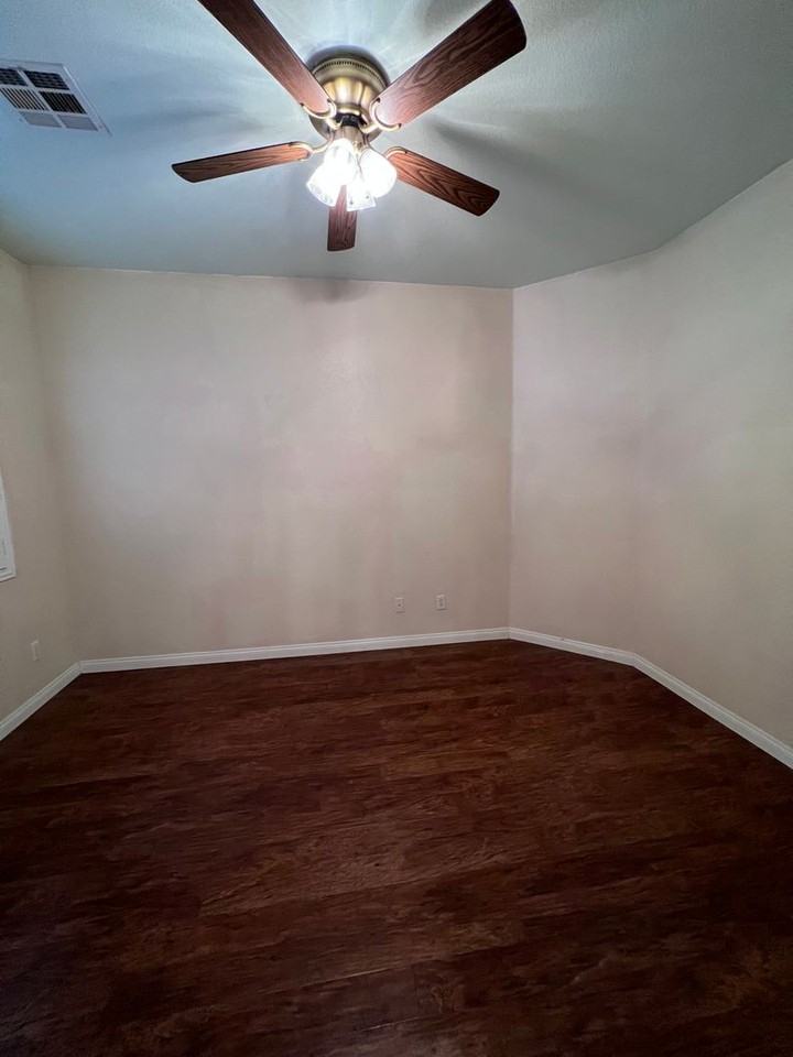 678 Kentons Run Ave - Photo 6 of 39