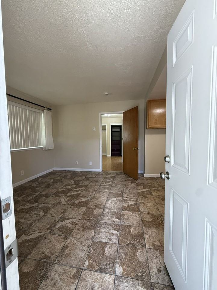 410 Alden St - Photo 3 of 14
