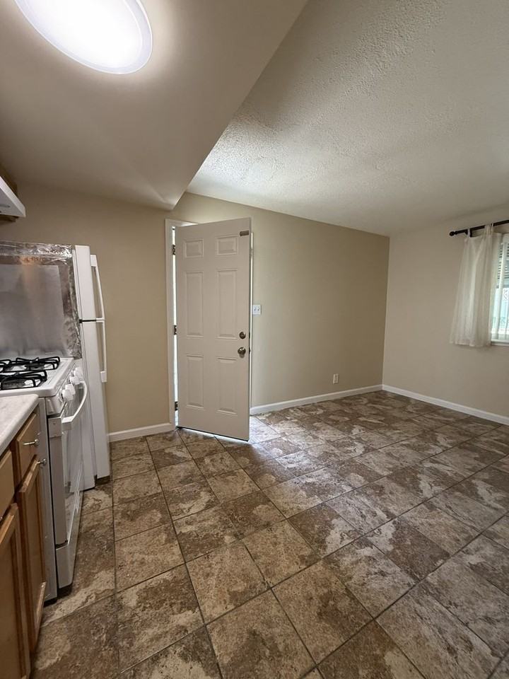 410 Alden St - Photo 5 of 14
