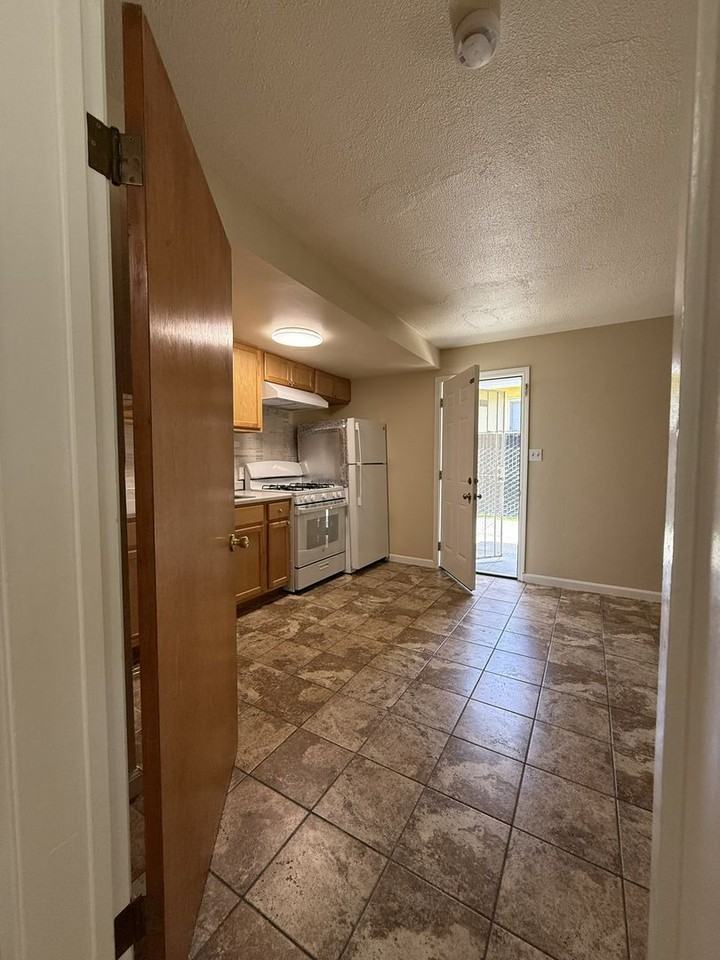 410 Alden St - Photo 6 of 14