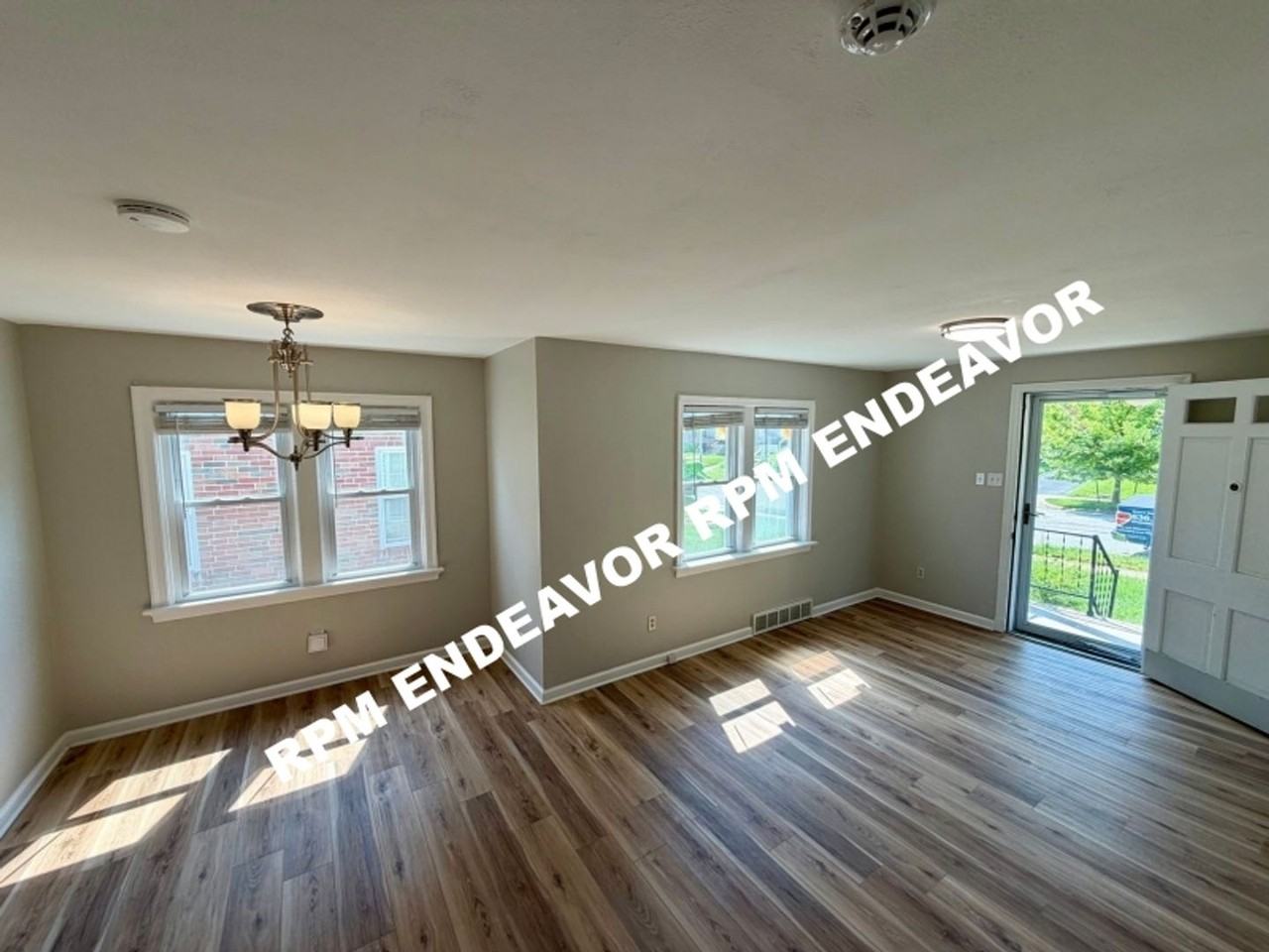 6857 Julian Ave - Photo 3 of 20