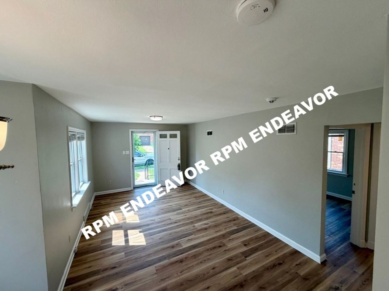 6857 Julian Ave - Photo 4 of 20