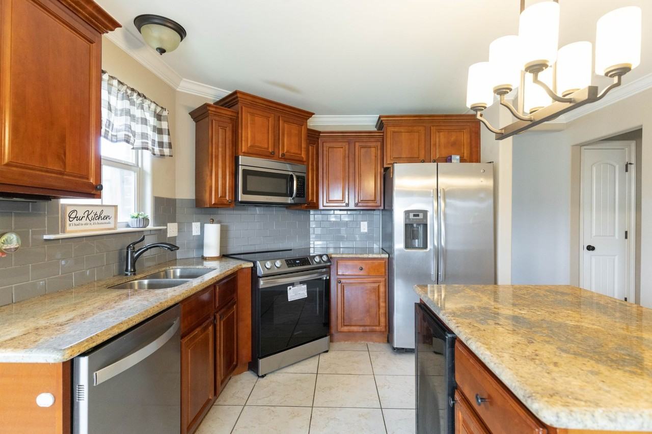 515 Palm Breeze Dr - Photo 2 of 17