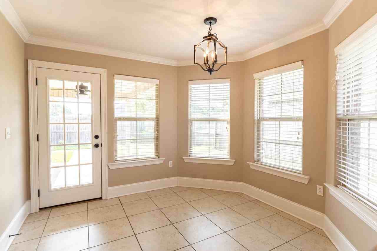 515 Palm Breeze Dr - Photo 4 of 17