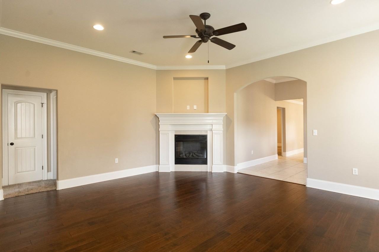 515 Palm Breeze Dr - Photo 5 of 17