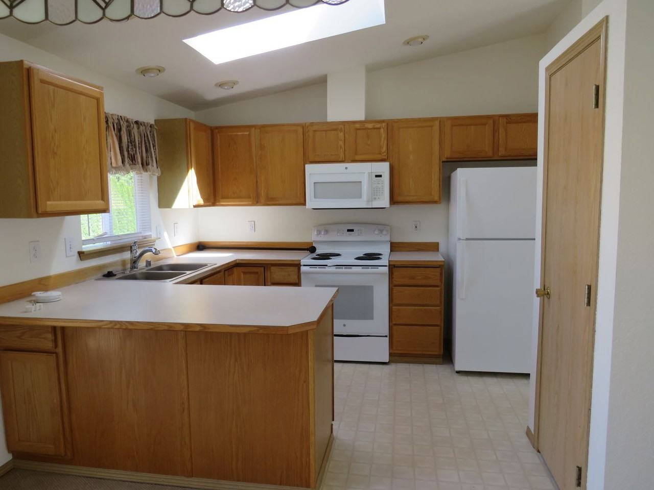 8224 50th Ave Ne - Photo 7 of 23