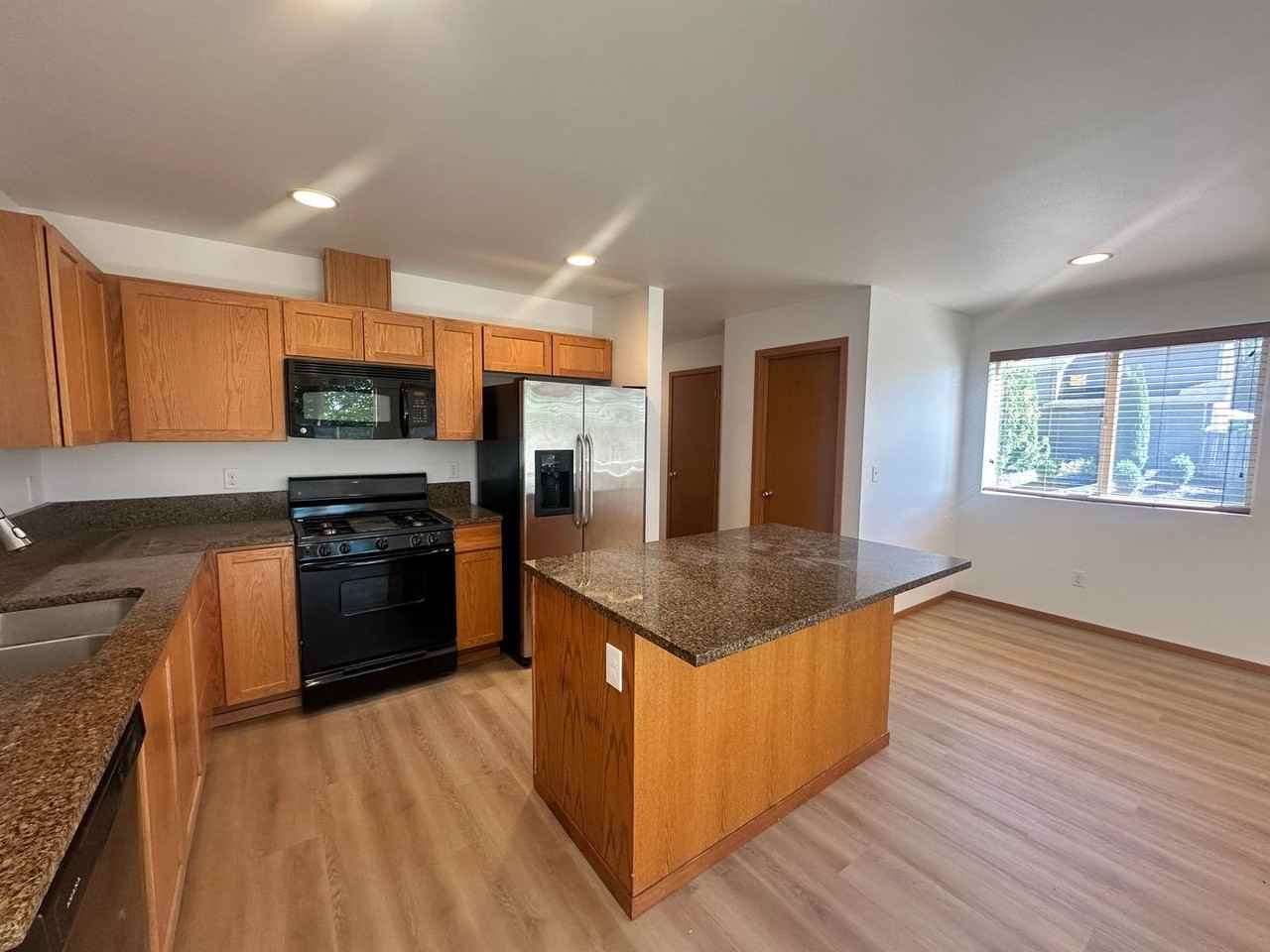 4002 82nd Ave Ne - Photo 7 of 29