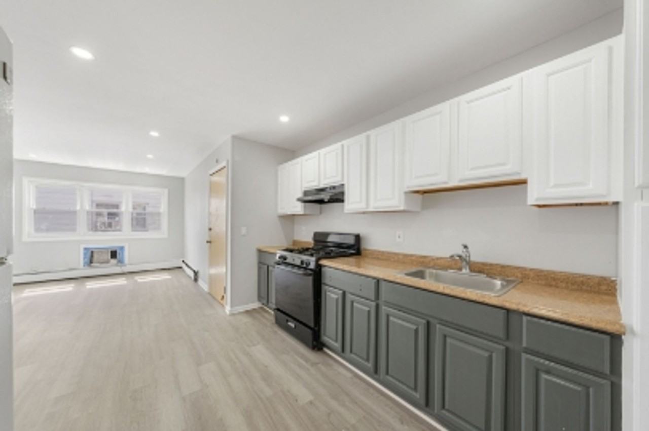 1213 Roselle St - Photo 5 of 18
