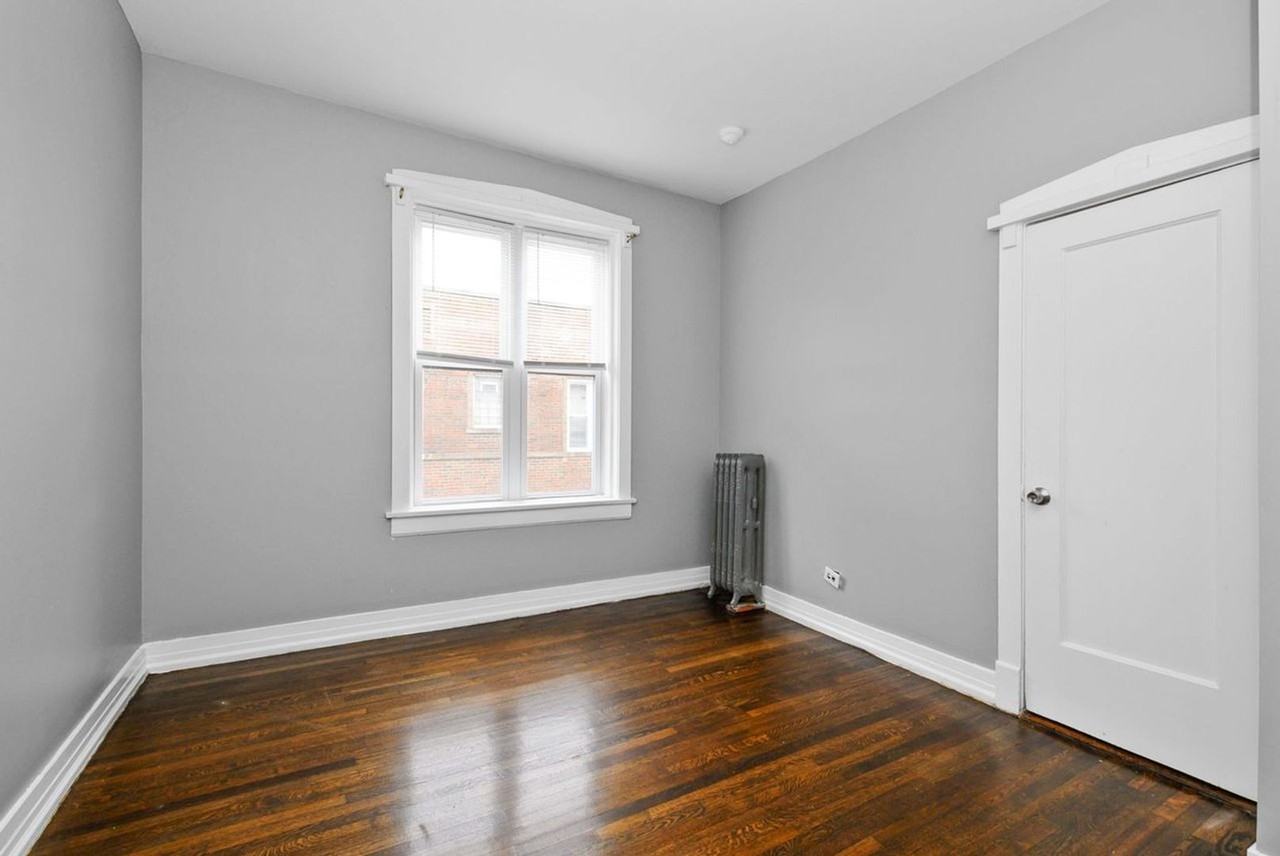 6214-26 Eberhart Avenue - Photo 3 of 16