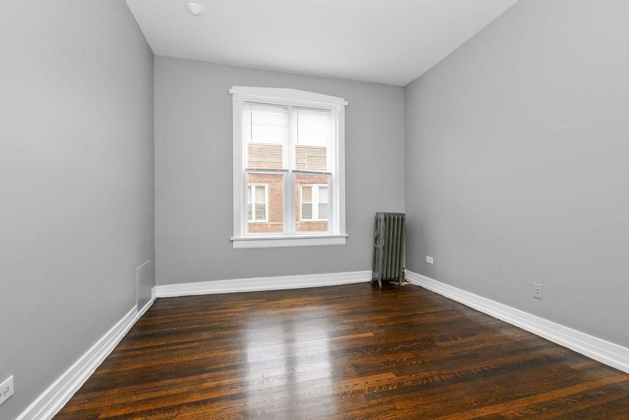 6214-26 Eberhart Avenue - Photo 4 of 16