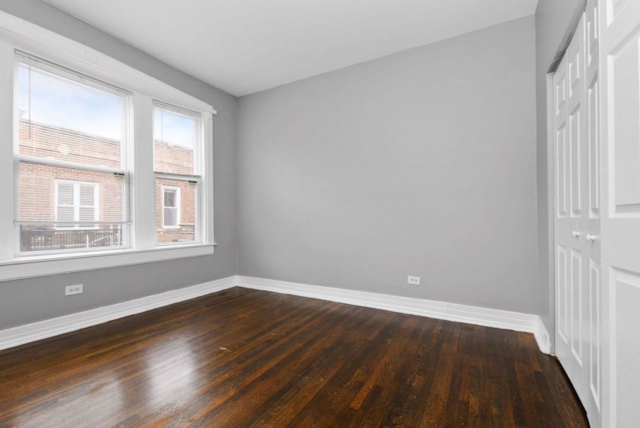 6214-26 Eberhart Avenue - Photo 5 of 16