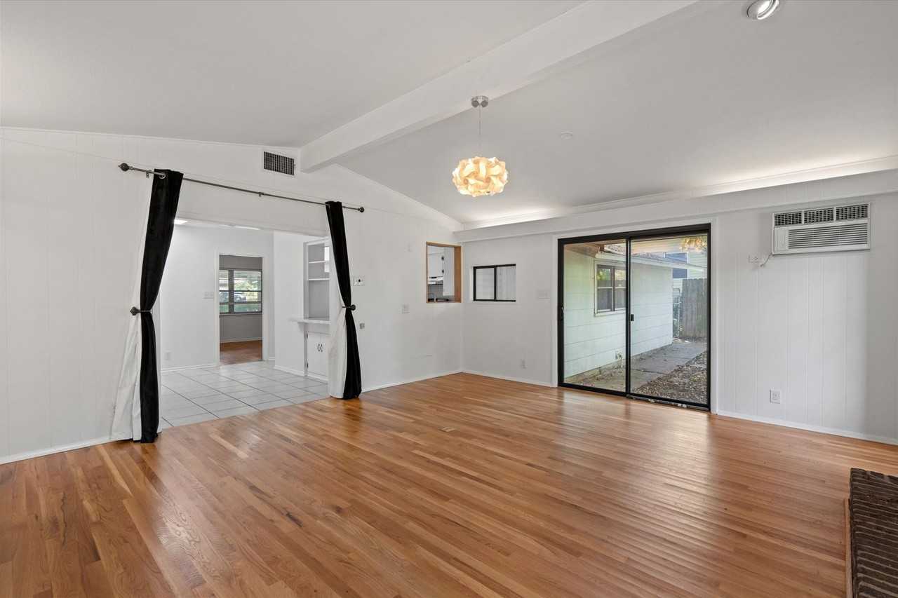 4402 Terrilance Dr - Photo 6 of 39