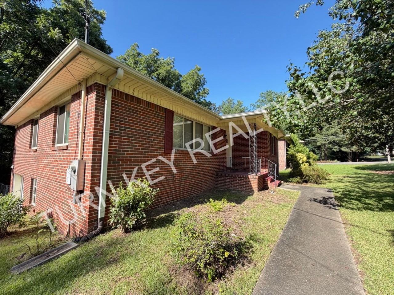 320 Park Rd - Photo 2 of 21