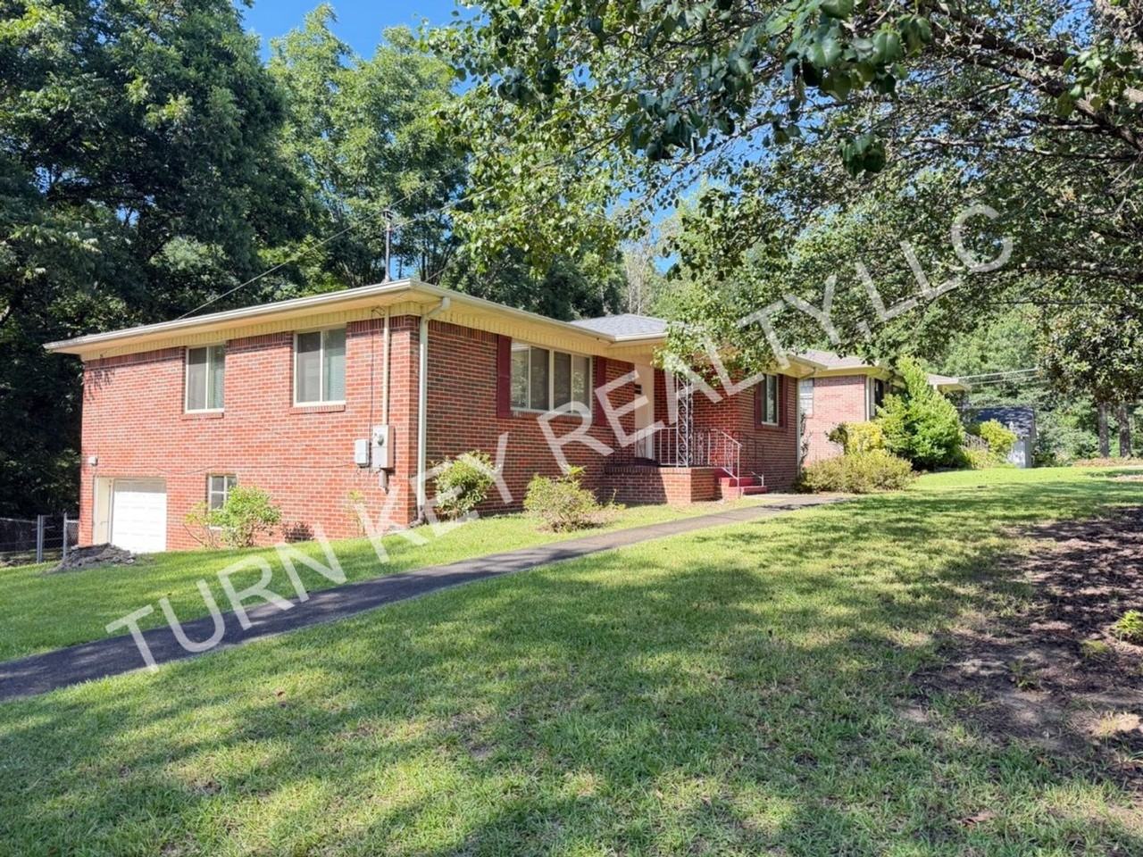 320 Park Rd - Photo 3 of 21