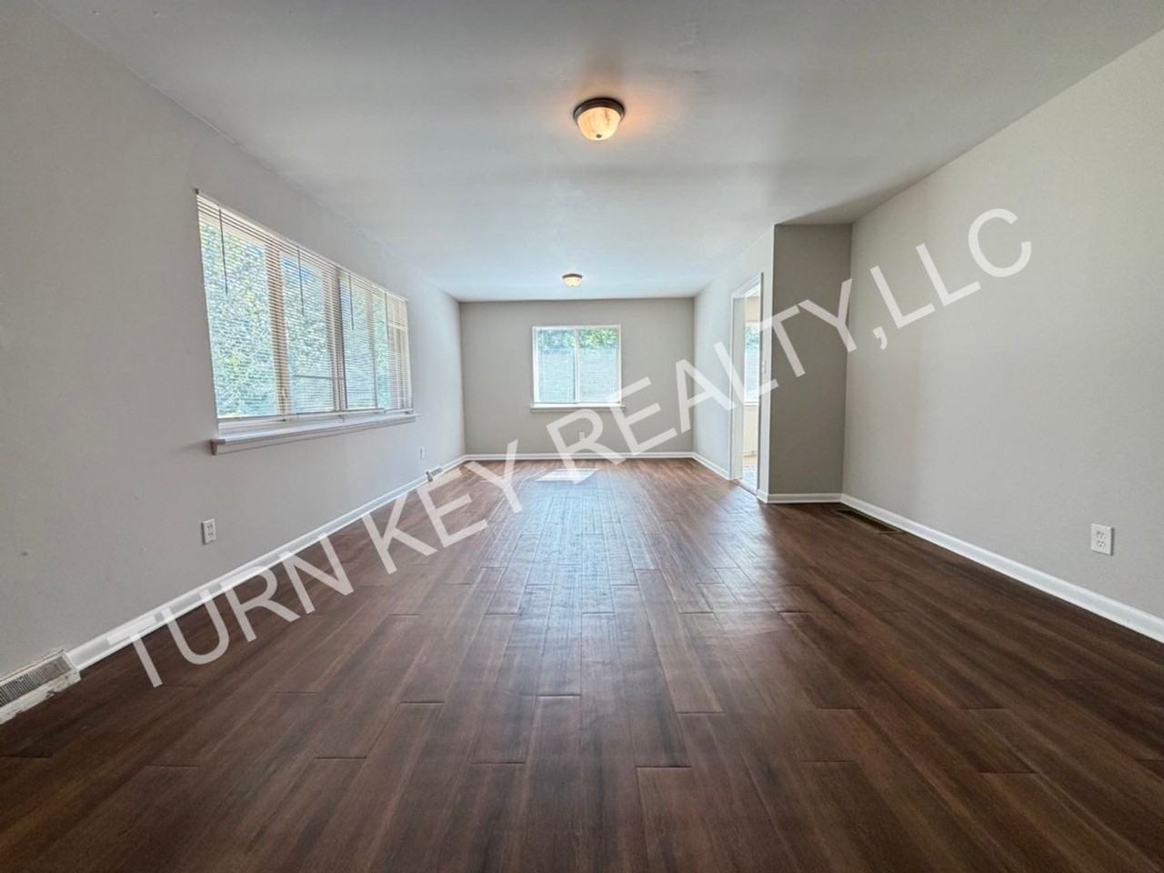320 Park Rd - Photo 4 of 21